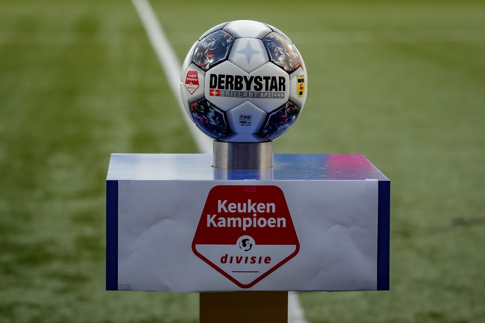 Derbystar soccer ball on a stand displaying the Keuken Kampioen Divisie logo.